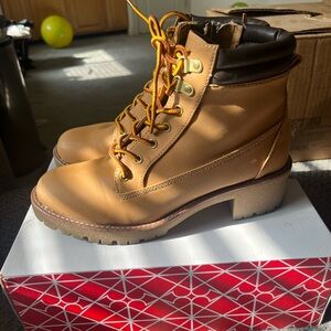 Boots size 9